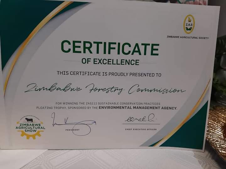 EMAeep's tweet photo. The Environmental Management Agency sponsored the Sustainable Conservation Practices floating trophy at the ZAS112. The handover ceremony was conducted earlier today at the Zimbabwe Agricultural Society.
#sustainability
#togetherprotectingtheenvironment https://t.co/18tcoyHA19
