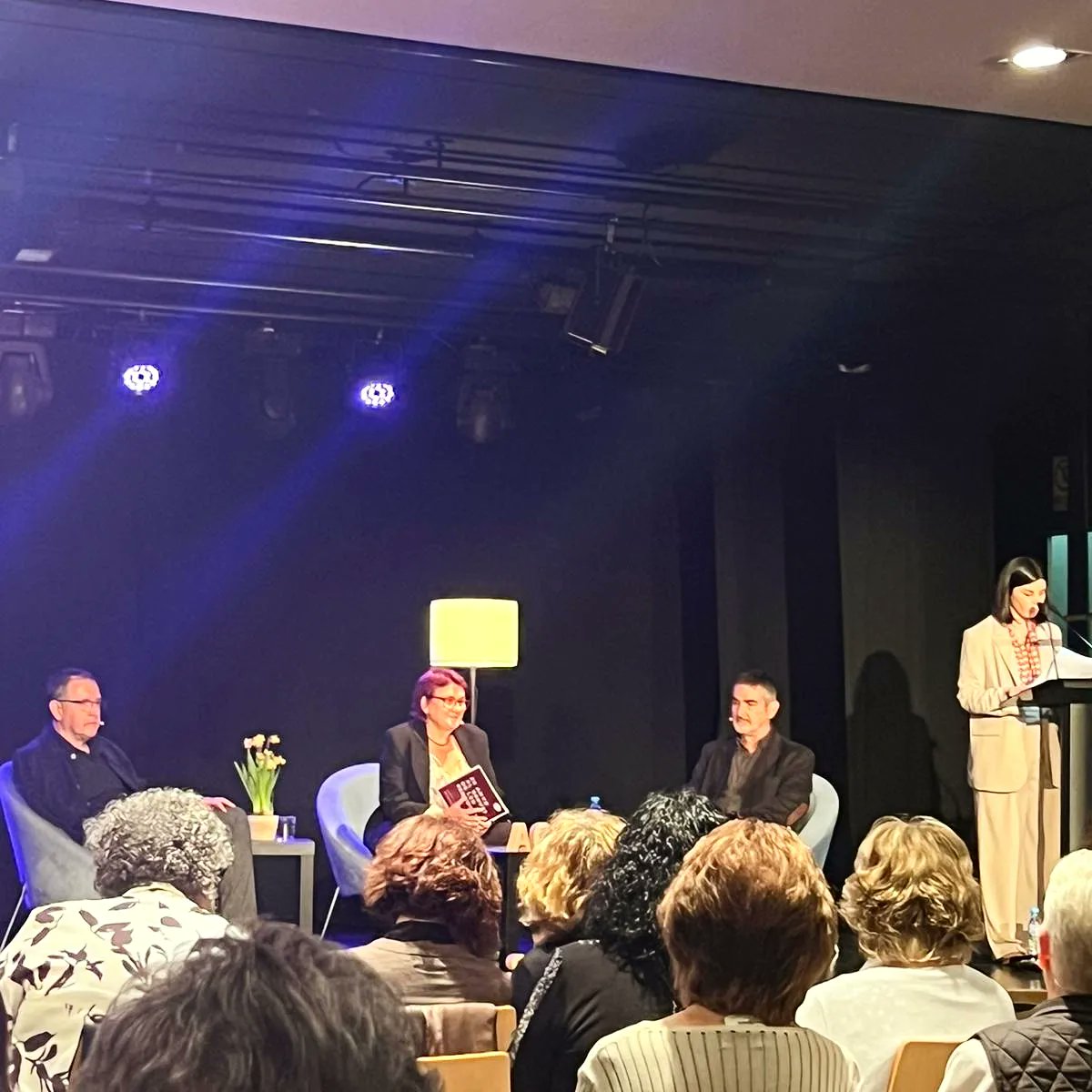 ☝️♀️Sabíeu que les pàgines del gran projecte social que és el CASG estan escrites en clau femenina? Hi ha 2 dones que hi han jugat un paper cabdal. Isabel Brussosa que va impulsar el projecte i Teia Fàbrega que n'és la directora.
🥂 Enhorabona per la gran feina i per molts anys!