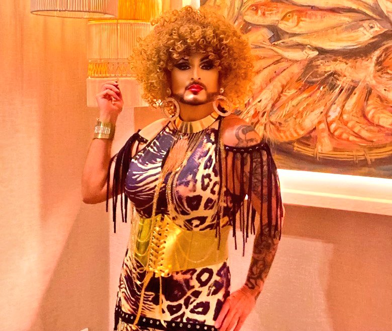 La vida es como el jazz... mejor si es improvisada.
#gay #gayalicante #dragqueen #dragqueenmakeup #dragqueer #dragraceespaña #travesti #dragartist #transformista #dragqueensofinstagram #dragperformer #dragqueenshow