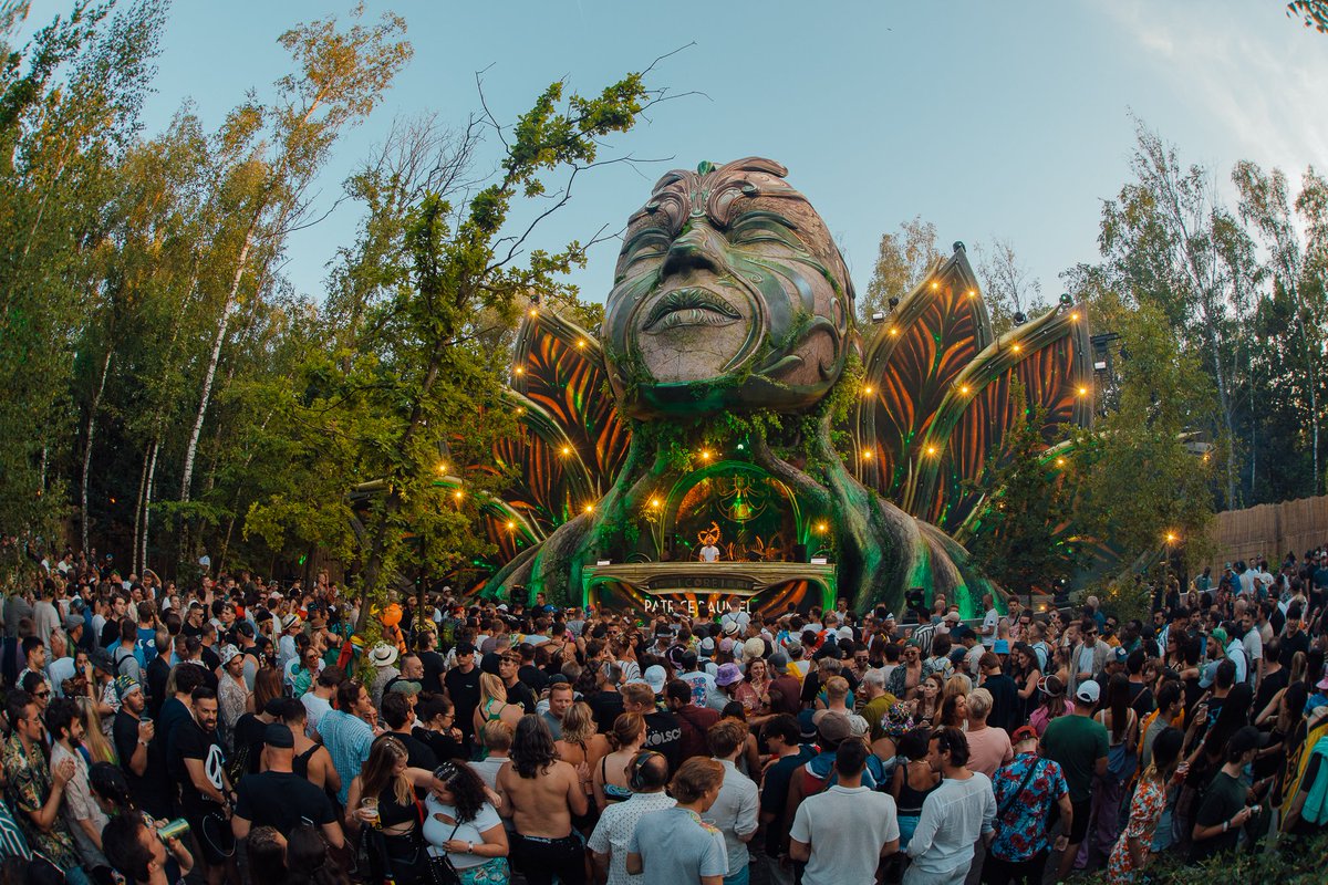 adrisson_h's tweet photo. Ainda sem acreditar que irei ver tudo isso pessoalmente 😍😍😍
@TMLBrasil #TomorrowlandBrasil https://t.co/jbFhQ2XUAV