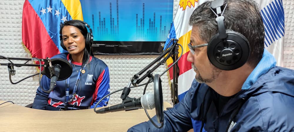 IAIM_VE's tweet photo. #DesdeElHangar | El GD. César Martínez, felicitó al Comité de Calidad por su aniversario y habló sobre su participación en la creación de este instrumento que permite evaluar periódicamente la calidad del servicio aeroportuario prestado en el Aeropuerto Internacional de Maiquetía https://t.co/5eqraJHBR9