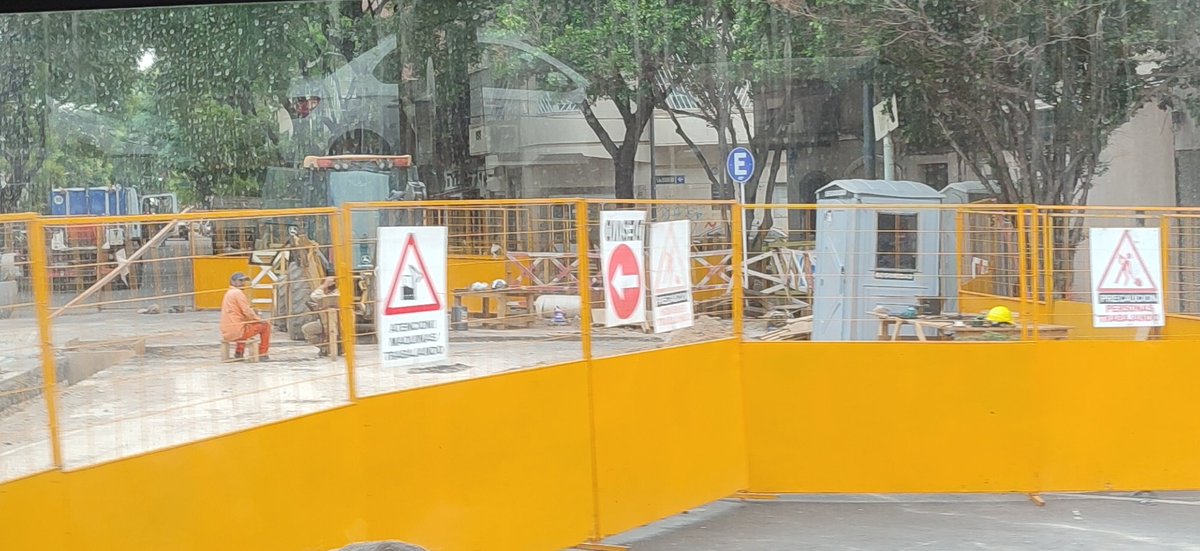 TransitoTwiit's tweet photo. AHORA #ParqueCentenario Cerrado al tránsito x obras 🚧 Warnes entre Ángel Gallardo y Lavalleja
#BuenJueves https://t.co/AZoMTaYjiX