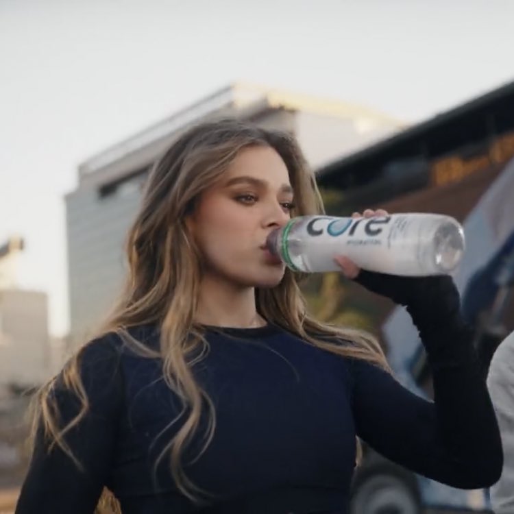 hailee steinfeld is the prettiest woman in the world