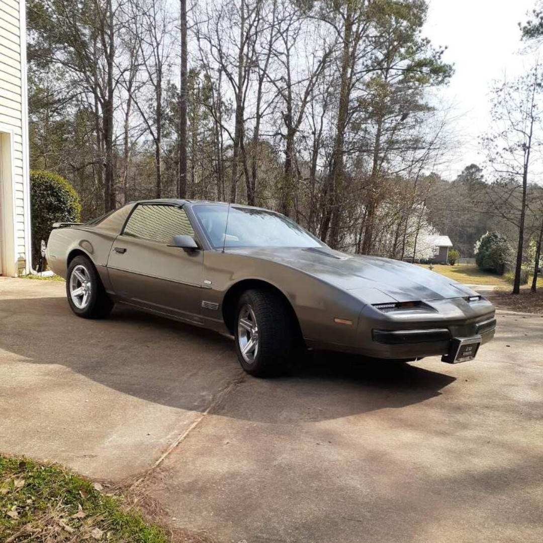 ForeverPontiac's tweet photo. #Garage Grab Thursday! This is Holsey W's 1988 #Firebird

For more info on this #Pontiac or to create your own, go to: https://t.co/h4XgvSQARp

#foreverpontiac #Pontiaconly #pontiacpower #Pontiacfirebird #classiccars #cars #automotive #vehicle #garagegrab #garagegrabthursday https://t.co/p7bh2ajO3I