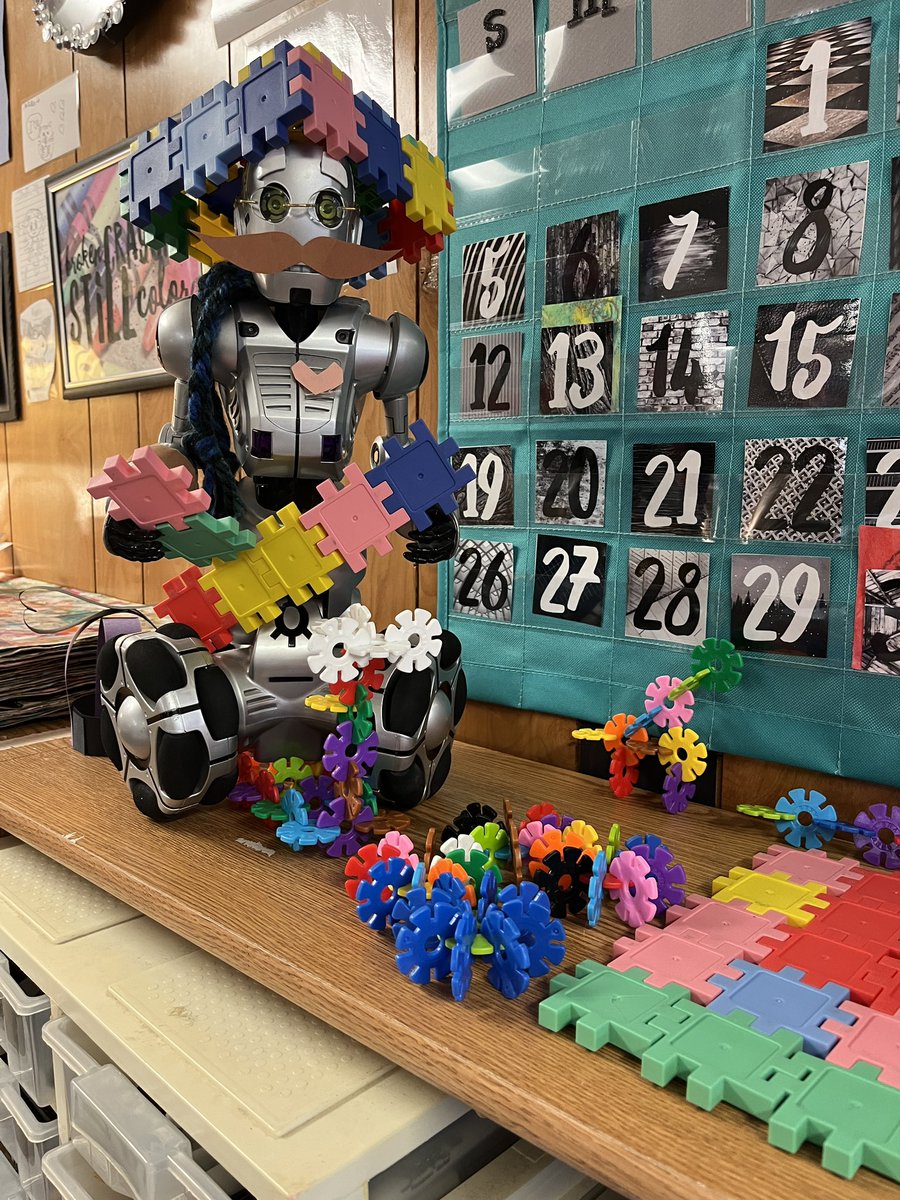 PoulinArt's tweet image. Salvador is getting spoiled today by @MissMurski ‘s Kindergarten class. They love him so much! @HumbleISD_OFE #falconART