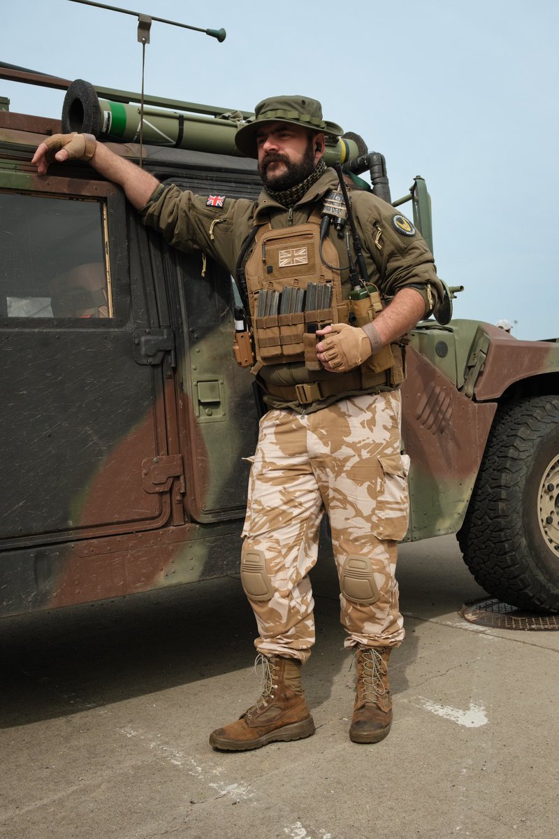 CptPriceCosplay's tweet photo. I phoned a friend and told him to bring a HUMVEE to CarrierCon
#CarrierCon #M998 #HMMWV #CaptainPrice #CaptainPriceCosplay https://t.co/5VSLSgzW4Q