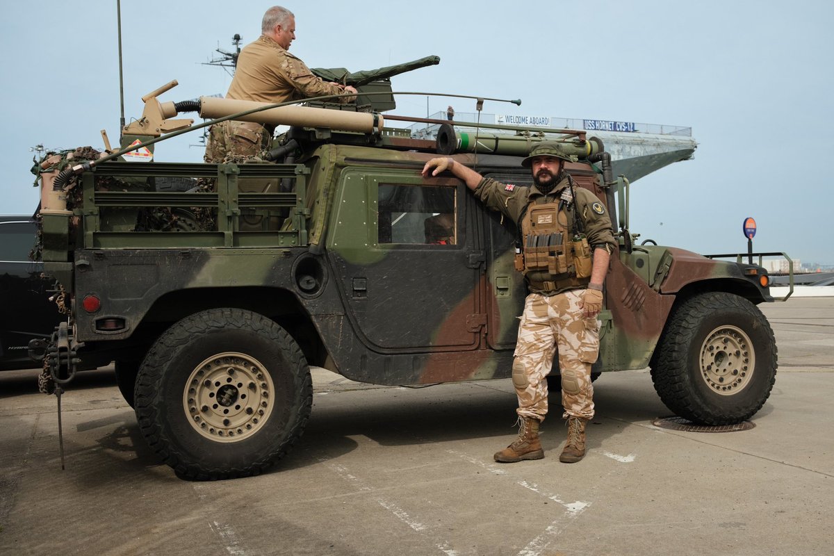 CptPriceCosplay's tweet photo. I phoned a friend and told him to bring a HUMVEE to CarrierCon
#CarrierCon #M998 #HMMWV #CaptainPrice #CaptainPriceCosplay https://t.co/5VSLSgzW4Q