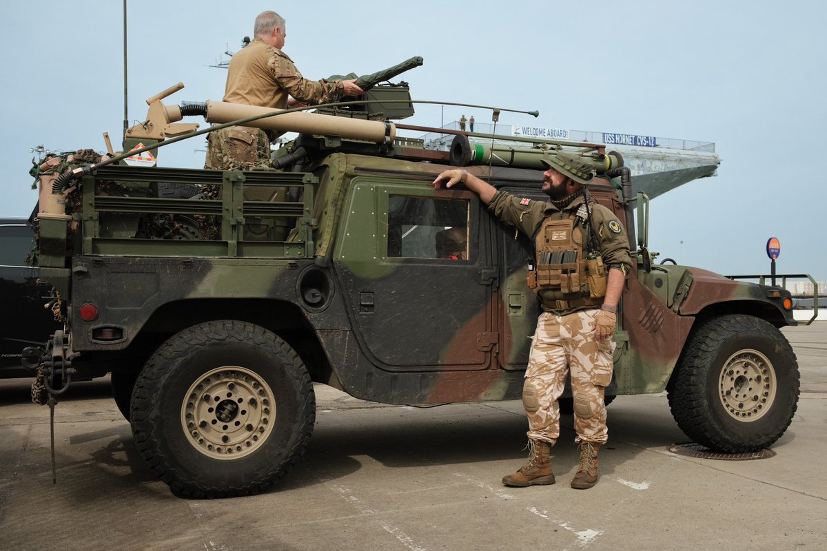 CptPriceCosplay's tweet photo. I phoned a friend and told him to bring a HUMVEE to CarrierCon
#CarrierCon #M998 #HMMWV #CaptainPrice #CaptainPriceCosplay https://t.co/5VSLSgzW4Q