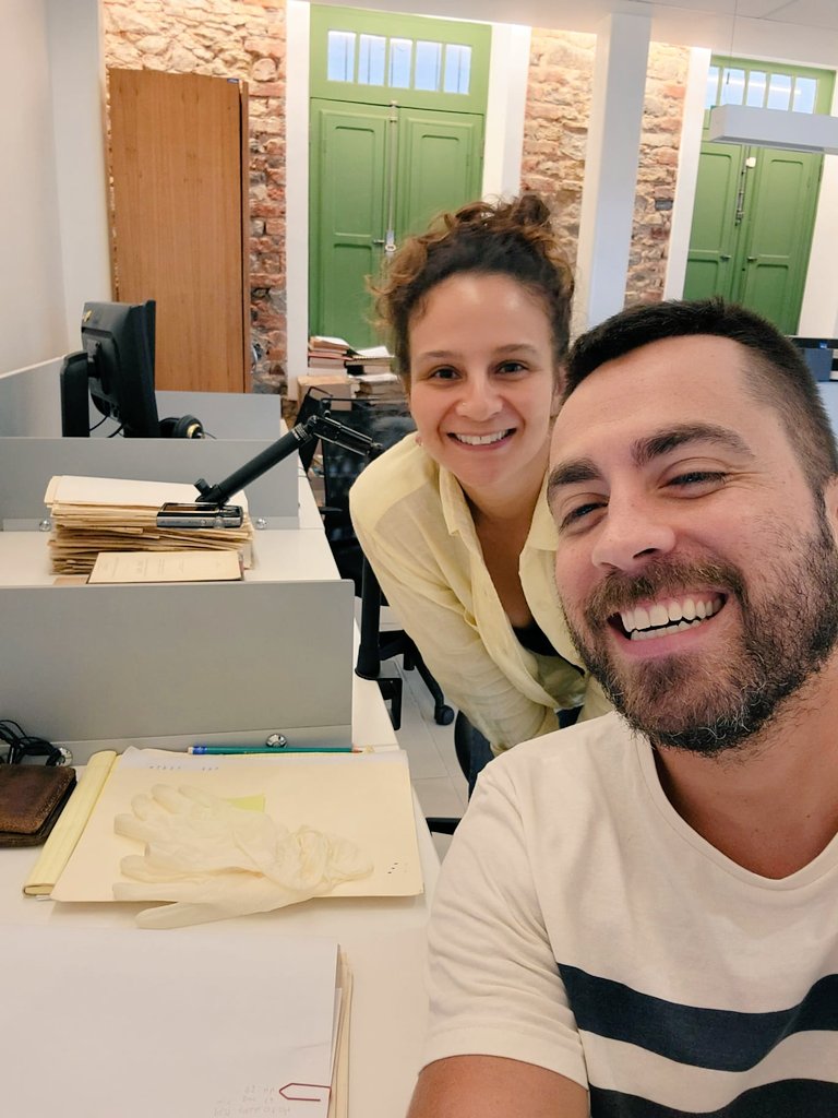 contreraspalom's tweet photo. After @sauls_jim tweeted in November about being sozinho no arquivo &amp; sozinho no bar, an amizade was born. And today we were juntos no arquivo &amp; juntos no bar! https://t.co/3H83mn0Pup