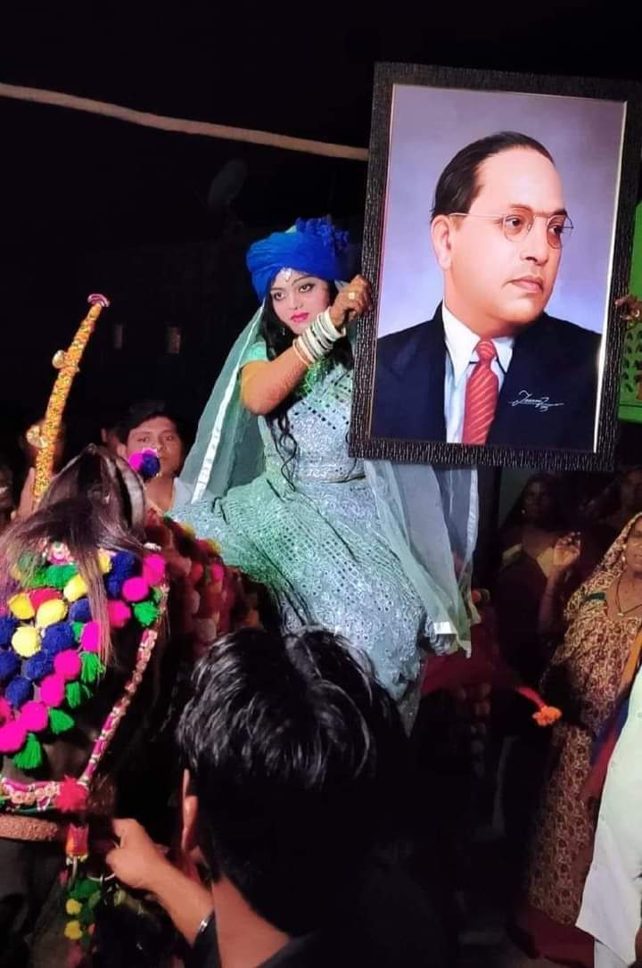 Bahujansafarnam's tweet photo. बाबा साहब ने कहा था.!
अनपढ़ या पढ़े लिखे लोगों को किसी भी मुद्दे पर एक करना आसान है लेकिन पढ़े-लिखे लोगों को संगठित करना मेंढक को तराजू में तोलने के समान है..!
#बाबासाहेब_आंबेडकर✍️
#जय_भीम 💙🙏 https://t.co/f9VsGPNuh2