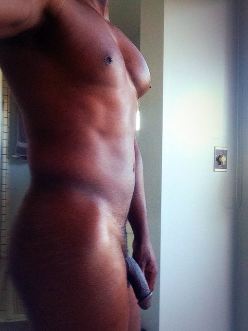 I want to put together a #playparty. Looking for tops, vers tops, and vers guys in Los Angeles. DM me