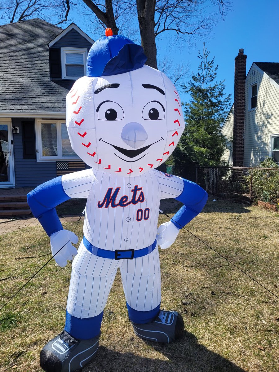 Ready for the GAME and bday cake!  Thank you for my present Richie! #LFGM #lgm