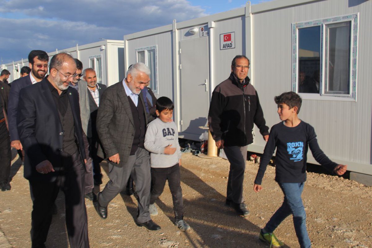 Genel Başkanımız Sayın <a href="/zyapicioglu/">Zekeriya Yapıcıoğlu</a>, Adıyaman'da kurulan Konteyner Kent'i ziyaret ederek buraya yerleştirilen depremzedeleri ziyaret etti, sorun ve sıkıntılarını dinledi. Genel Başkanımız, ziyaret sonrası konteyner kentteki AFAD yetkililerinden bilgi aldı, hizmetlerinden  dolayı