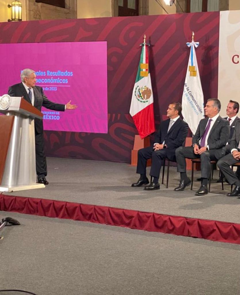 Hoy el Presidente Andrés Manuel López Obrador <a href="/lopezobrador_/">Andrés Manuel</a> y la #CIRT representada por su presidente José Antonio García, hicieron un compromiso público para una campaña en favor de la Salud de los Mexicanos
