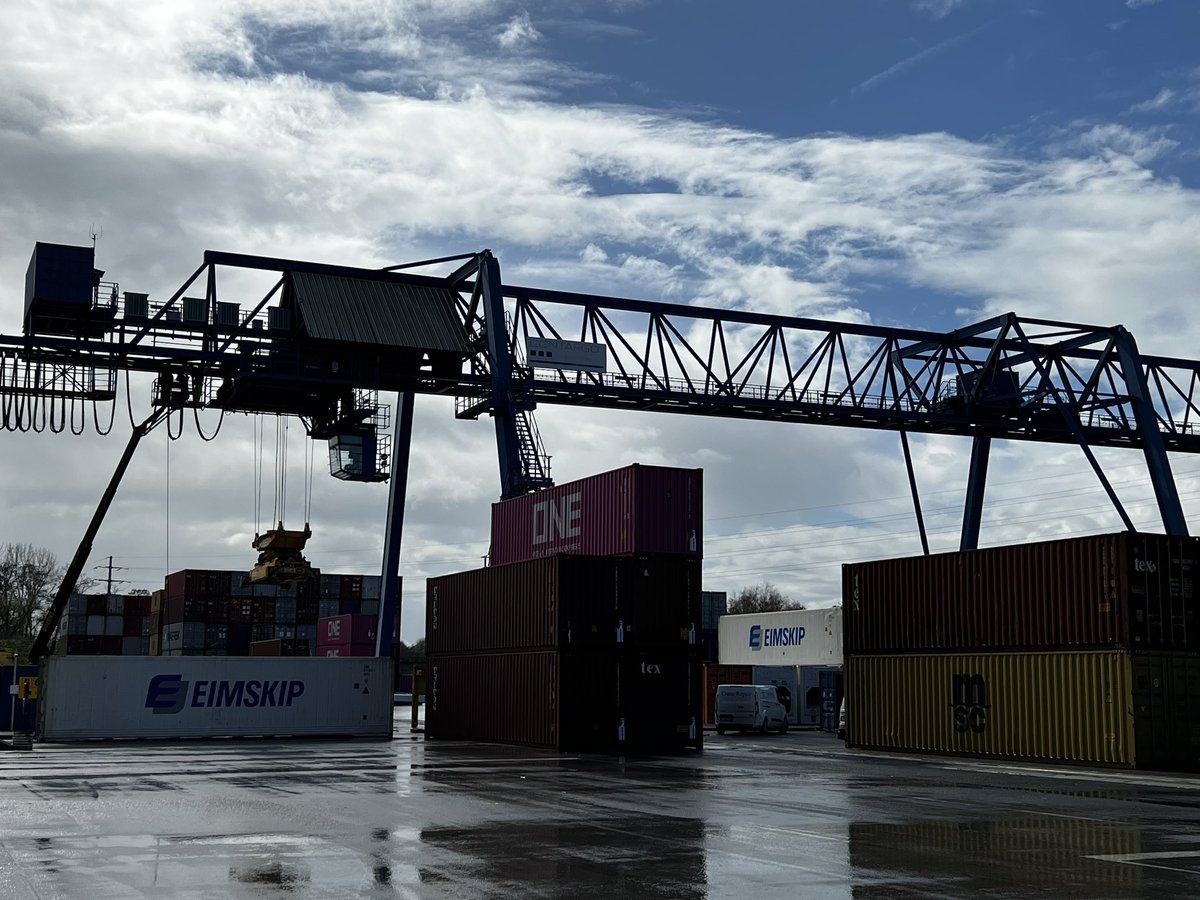 David Megherbi (@david_megh) on Twitter photo 🗓️ Du 27 au 31 mars, @poleemploi_HDF se mobilise pour l'#emploi du secteur maritime et fluvial ! 🚀
Visite de l’entreprise <a href="/Contargo/">Contargo trimodal</a> qui est à la barre du terminal du port de #Bruay Saint-Saulve. Une découverte riche d’enseignements pour les conseillers du pôle emploi d’#Anzin 👍 🗓️ Du 27 au 31 mars, @poleemploi_HDF se mobilise pour l'#emploi du secteur maritime et fluvial ! 🚀
Visite de l’entreprise <a href="/Contargo/">Contargo trimodal</a> qui est à la barre du terminal du port de #Bruay Saint-Saulve. Une découverte riche d’enseignements pour les conseillers du pôle emploi d’#Anzin 👍