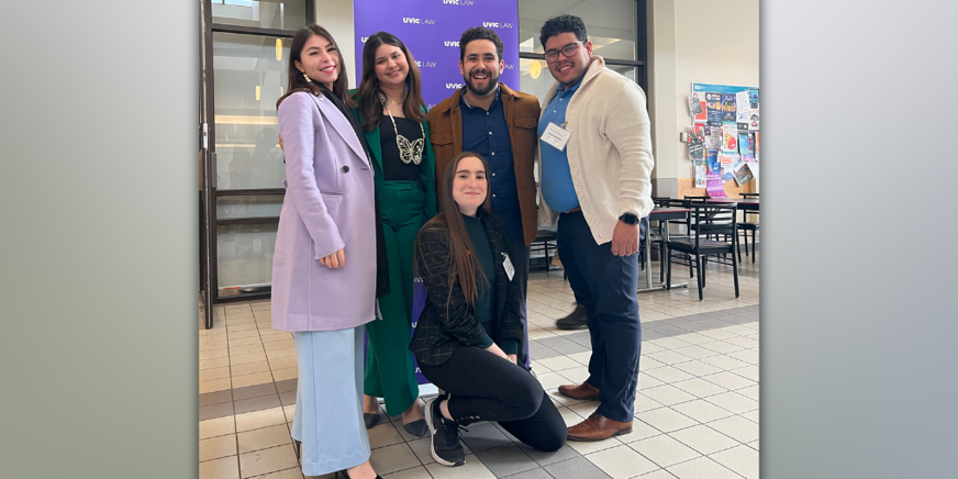 Droit Civil uOttawa (@drciviluottawa) on Twitter photo Bravo à <a href="/polsia_c/">Polsia Carrozza</a>, Rachel Renaud, Ahmed Benabdi et Michel Salib qui ont brillamment représenté la faculté de droit civil de l’Université d’Ottawa lors du concours de négociation Kawaskimhon.
Consultez l’article pour en apprendre davantage sur le concours:ow.ly/IcyF50NwmYC Bravo à <a href="/polsia_c/">Polsia Carrozza</a>, Rachel Renaud, Ahmed Benabdi et Michel Salib qui ont brillamment représenté la faculté de droit civil de l’Université d’Ottawa lors du concours de négociation Kawaskimhon.
Consultez l’article pour en apprendre davantage sur le concours:ow.ly/IcyF50NwmYC