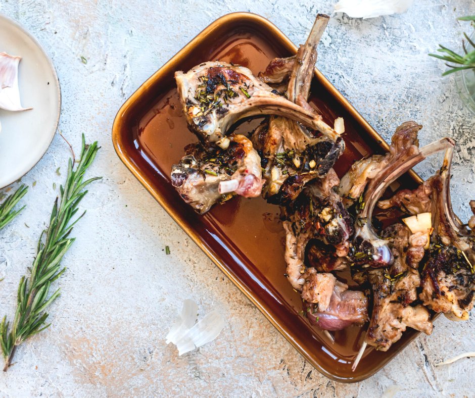 Make sure March goes out like a #lamb with these mouthwatering herb-crusted lamb lollipops. Add them to your weeknight #dinner rotation and thank us later. 

Find the complete #recipe here: cozymeal.com/recipes/r/herb…