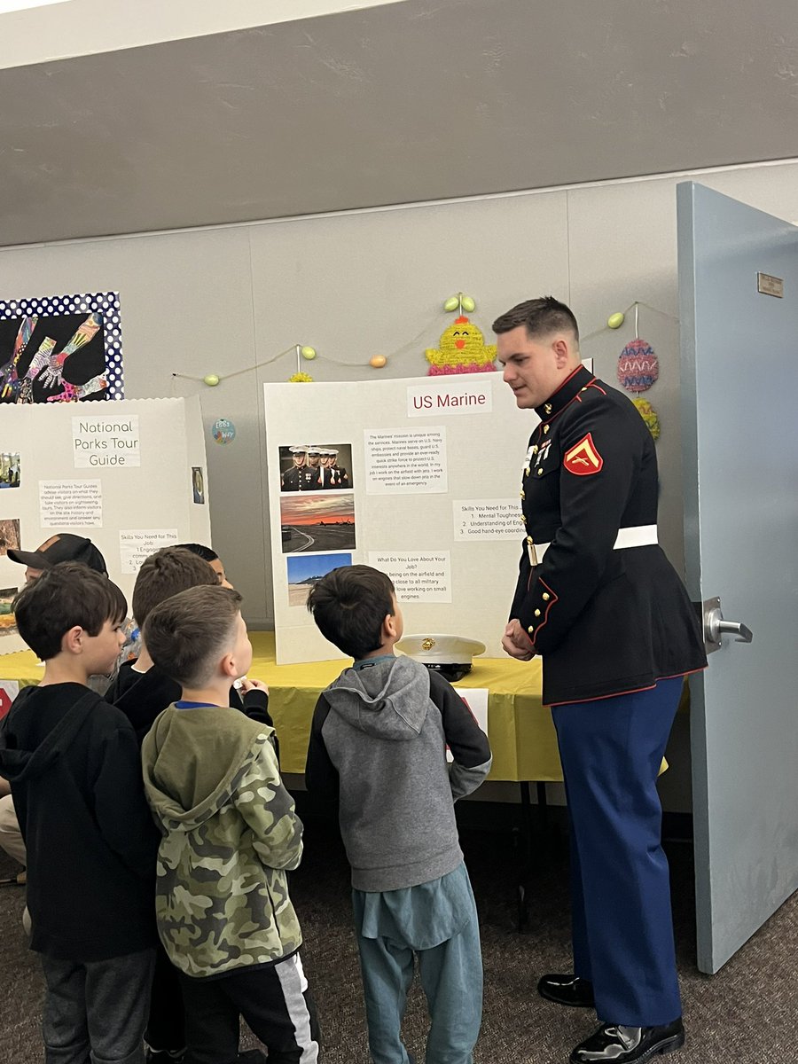 Fun morning being an “artist” for career day at Madison Elementary. Students got to talk to people from many professions and ask them about their RIASEC. @Madison_Eaglets @CVWorldofWork @CajonValleyUSD