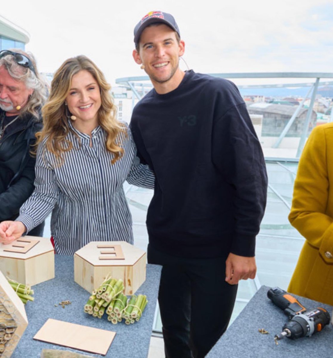 GoldenGate65's tweet image. Dominic as project ambassador at a press conference in Vienna 🇦🇹
„the digital flower meadow - a worldwide unique project - to protect the environment and biodiversity“ 🍏🍎🐝
#biobienenapfel #beegood #beepartofit 
#LizzGörgl