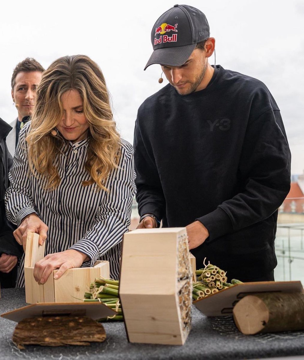 GoldenGate65's tweet image. Dominic as project ambassador at a press conference in Vienna 🇦🇹
„the digital flower meadow - a worldwide unique project - to protect the environment and biodiversity“ 🍏🍎🐝
#biobienenapfel #beegood #beepartofit 
#LizzGörgl