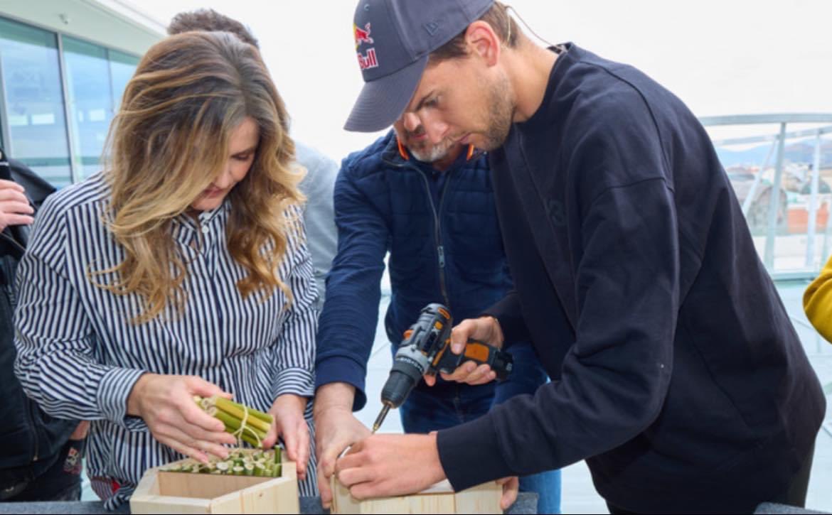 GoldenGate65's tweet image. Dominic as project ambassador at a press conference in Vienna 🇦🇹
„the digital flower meadow - a worldwide unique project - to protect the environment and biodiversity“ 🍏🍎🐝
#biobienenapfel #beegood #beepartofit 
#LizzGörgl