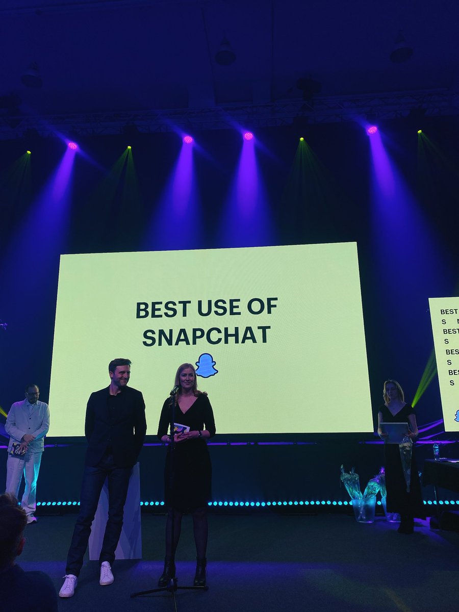 Illan yllätyskategoria on BEST USE OF SNAPCHAT 📱 Kutsutaan Snapchat Lead Riina Ahonen <a href="/httpool/">Httpool</a> ja Global Partnerships Lead, Central &amp; Northern Europe Erik Johnson, <a href="/Snap/">Snap Inc.</a> Inc:stä kertomaan, kuka käyttää snäppiä parhaiten.