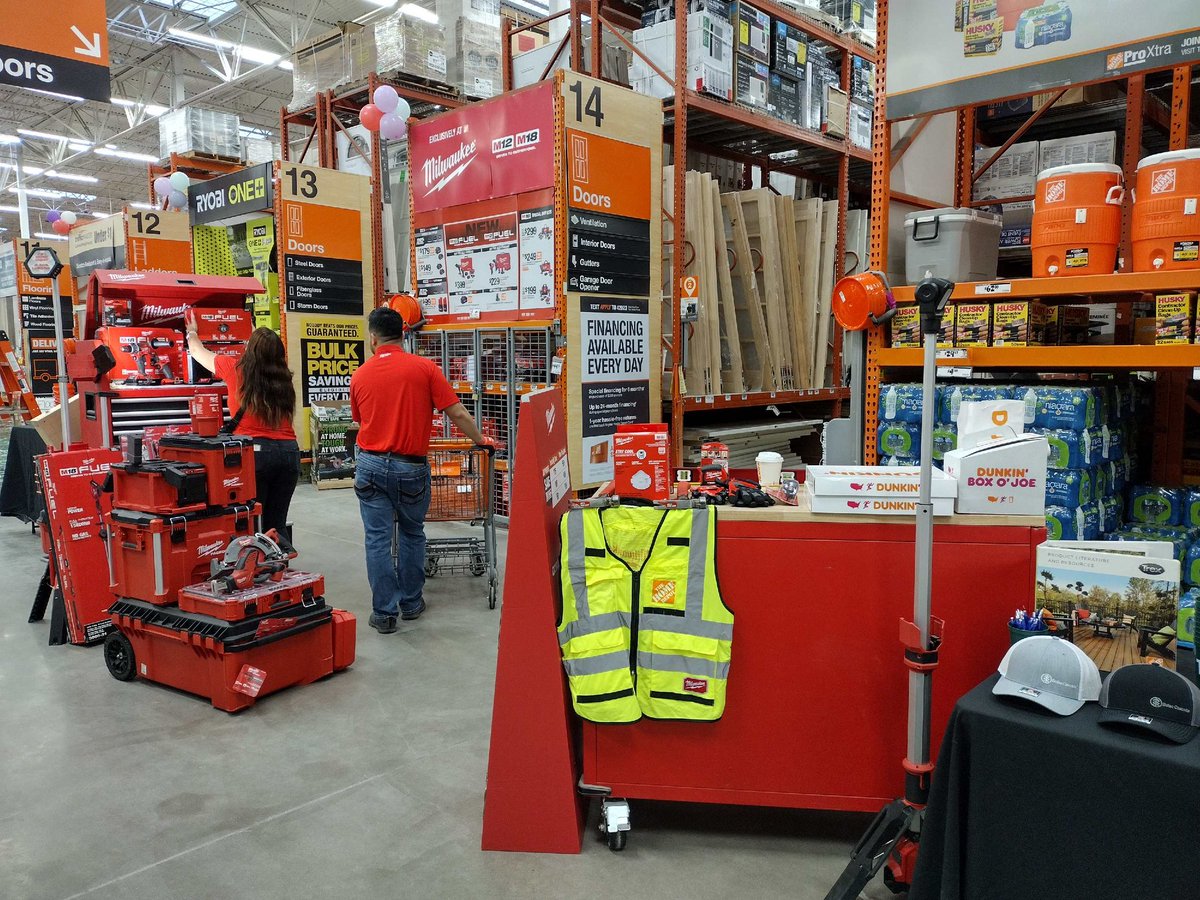 PRO! PRO! 🧡🤍🖤 Amazing turnout! @Sarahisthebomb_ <a href="/Ramona_Coleman_/">Ramona_ColemanHD</a>