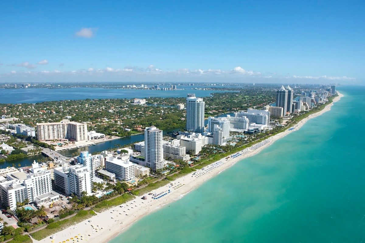 ayunez09's tweet photo. South Florida is home to some of the most incredible waterfront properties in the country. Let us find the perfect place for you. #UnisInternational #MiamiRealEstate #HighEndHomes #MiamiFL #FloridaRealty https://t.co/hGrL8ruPL3