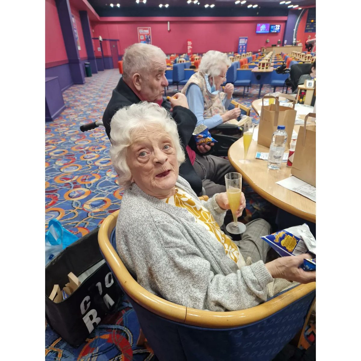 wwlwest's tweet photo. Susan Slattery celebrated her 100th birthday with a Buzz!  A fantastic day out for her and some residents at @sanctuarycareuk Beach Lawns, Susan's wish was to celebrate her milestone birthday playing her favourite game at Buzz Bingo.
#wishingwashinglinewest https://t.co/q6KS1TtRa8
