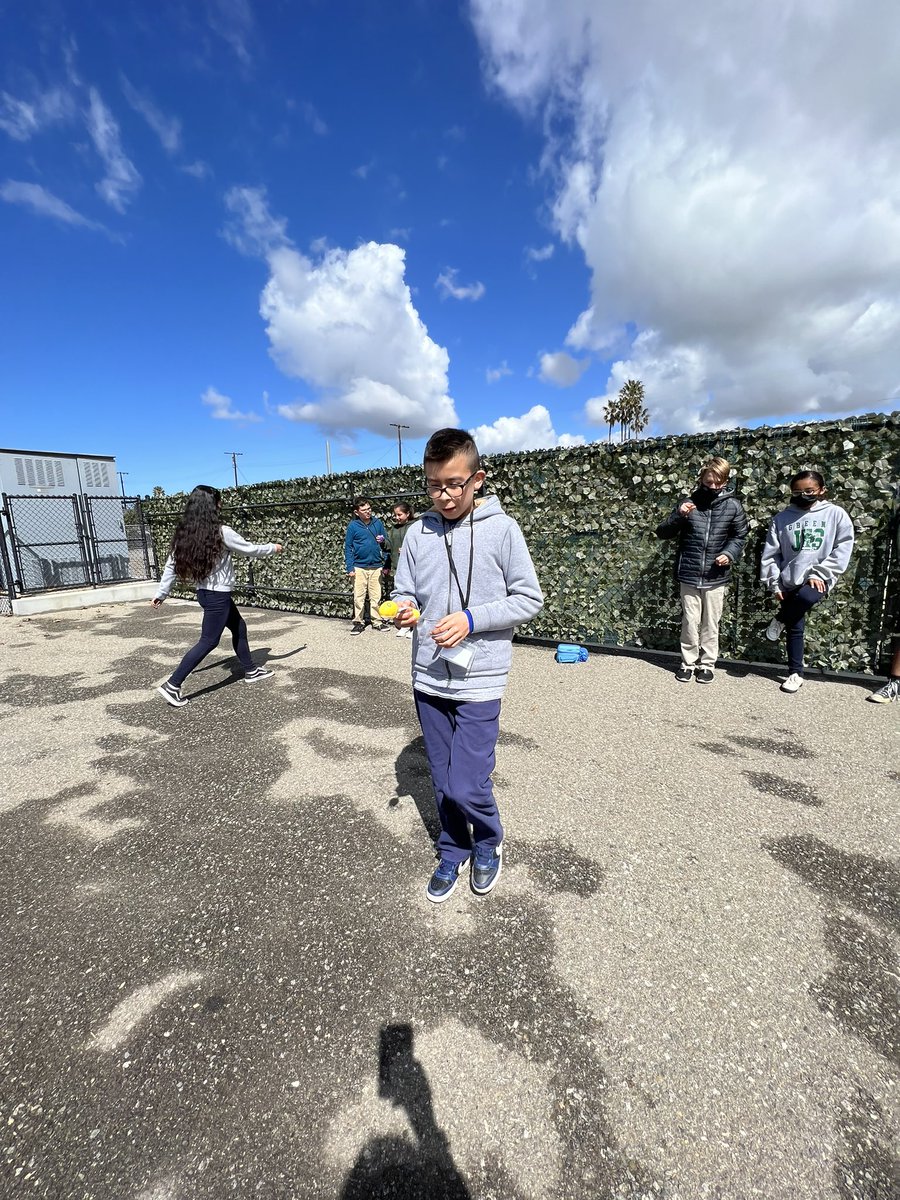 AlvarezRice's tweet photo. ✨Circle of Friends💫The Path to Inclusion✨Thursday’s 🙌🏼3/30 Easter🥚Relay and 🥚 transfer🤩.  How many 🥚 can we transfer @hesdpride @EOGreenHornets @dcastellanohsd @cof_green https://t.co/gQXoXr88BM
