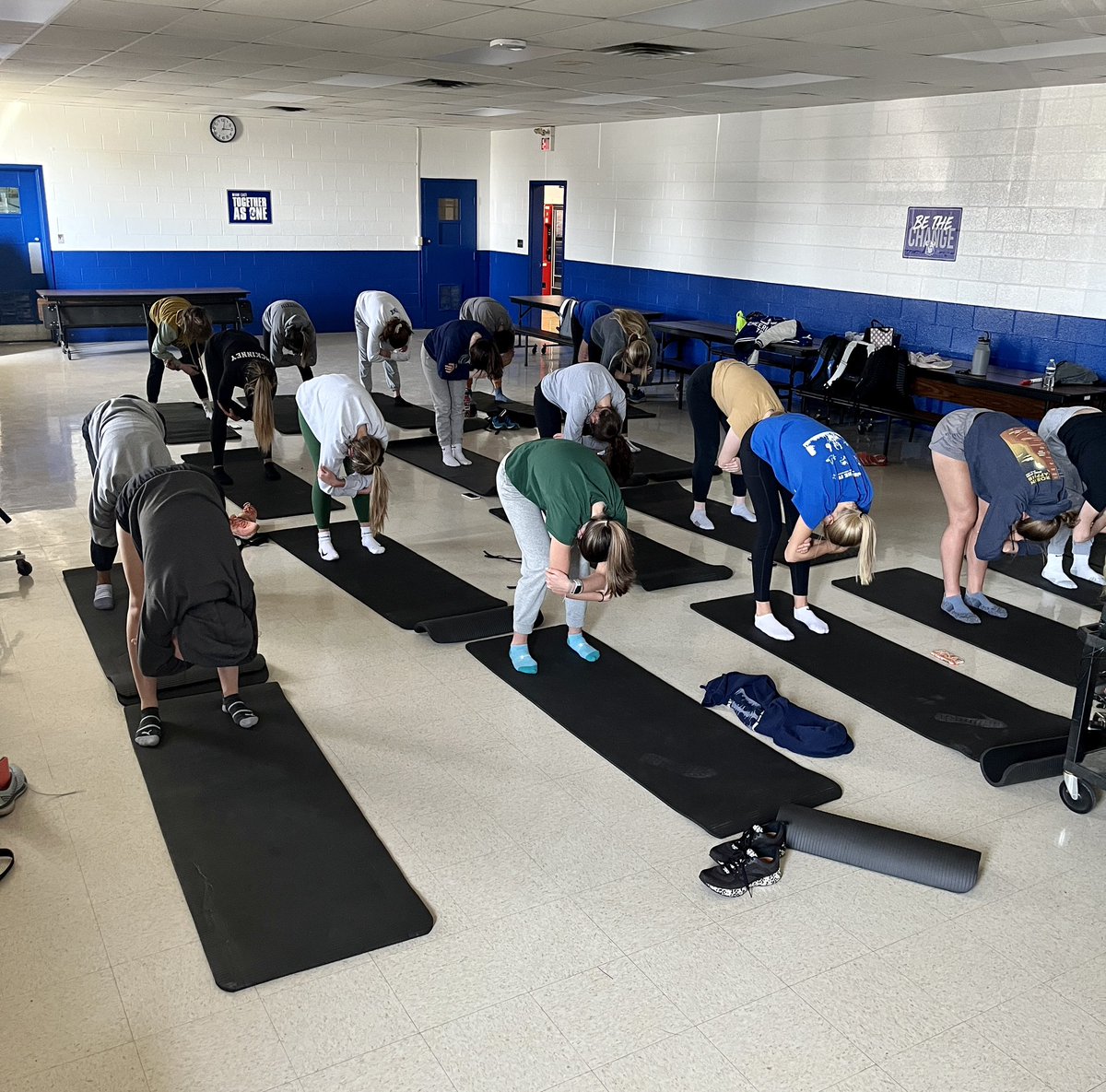 METrackField's tweet photo. Recovery yoga session 🧘‍♀️ https://t.co/mwIusT00zw