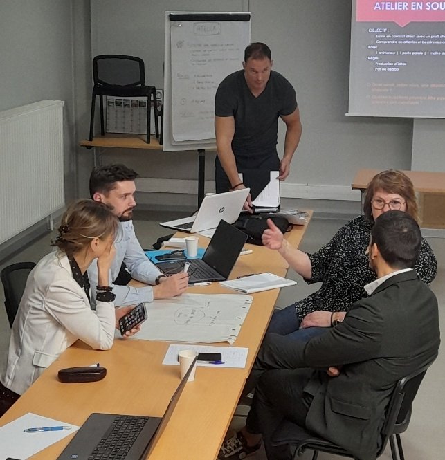C'est un afterwork très riche en échanges que @poleemploi_GE  #Guebwiller &amp; #Thann organisait ce soir à destination des recruteurs. 
10 professionnels réunis pour réfléchir et optimiser sa méthode pour contacter un #candidat dans le contexte actuel du marché du travail 🤜🤛