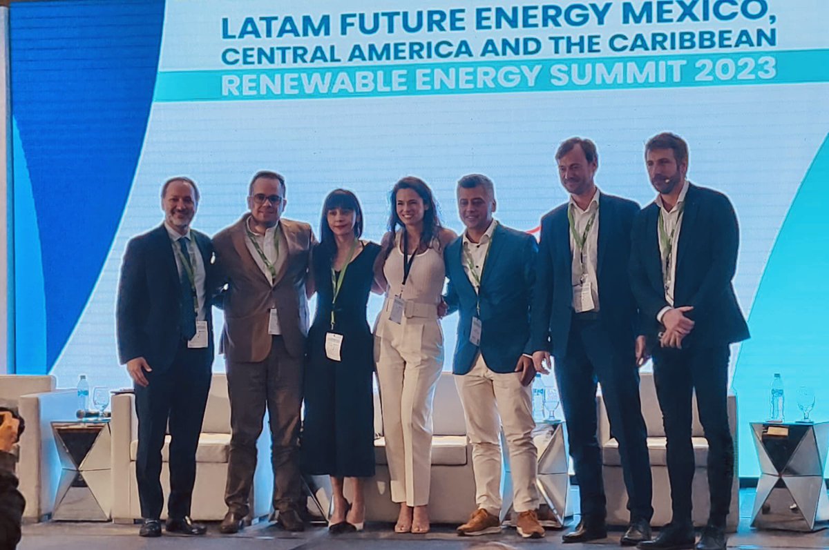 Dos días de intercambio de experiencia, en el marco del  @FEnergySummit realizado en RD. Desde el lado de CEMEX ENERGY participamos en el panel desarrollo renovable en la región aportando las acciones que hacemos desde nuestra estrategia futuro en acción.

#FutureInAction