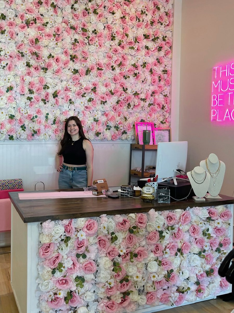 We are so happy to welcome The Dressing Room to Orland Park Crossing! 🛍🌷💓From seasonal staples to trendy accessories and unique gifts, The Dressing Room is a wonderful new addition to our community! #HappyOpening #Welcome #ShopTheDressingRoom #StyleMePretty