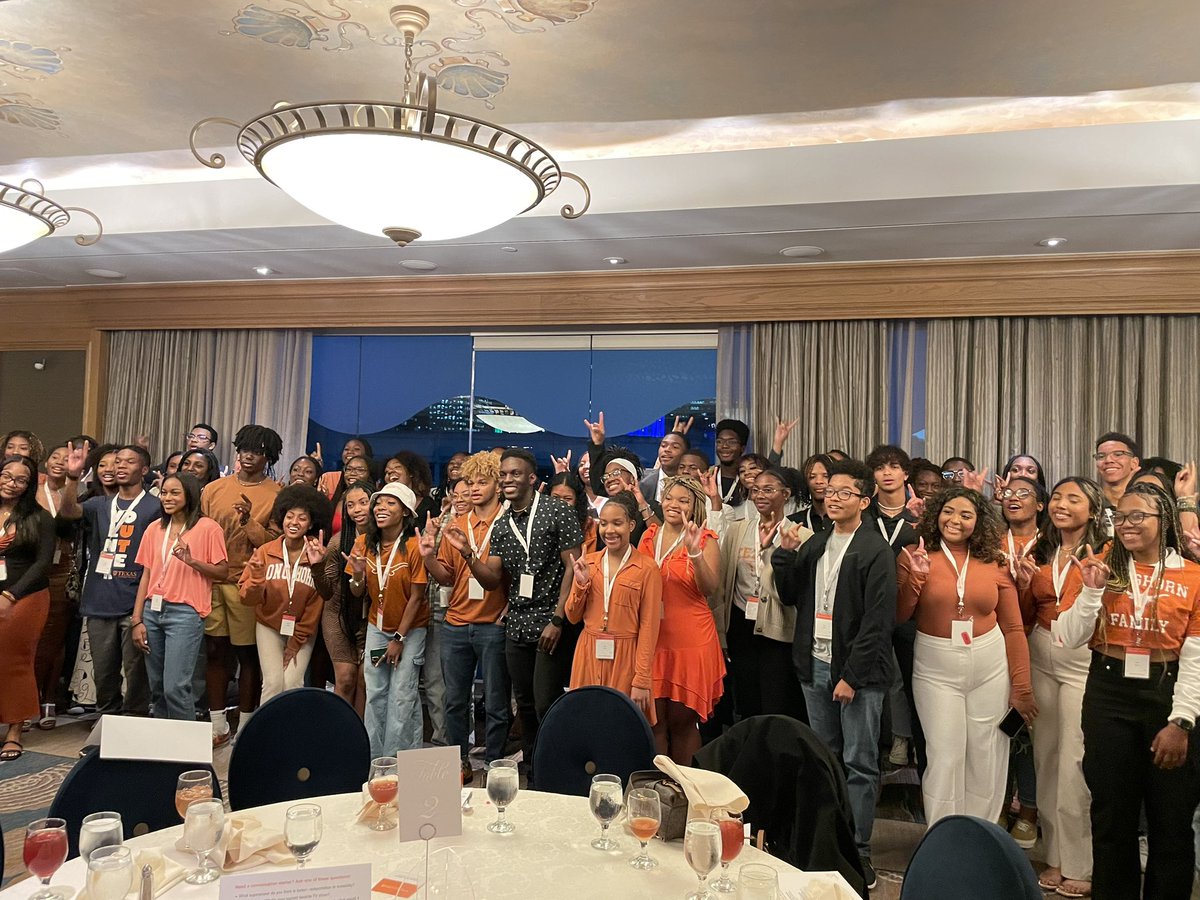 Thank you UT for the hosting the Longhorn Future: Inspiring Black Excellence at Texas Celebration. We had a great time <a href="/HoustonAquarium/">HoustonAquarium HAW</a> meeting past, present and future Longhorns! #HookEm 🤘🏽