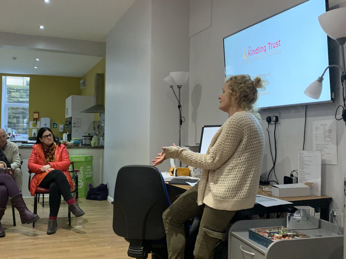 OperationFarm's tweet image. Great vibe tonight at our Community Food Chat. Co-hosted by @WeActTogether the event saw Kala from @chiitchaatmcr host a food demonstration.
Later, Amy from @kindlingtrust presented their plans for a new community farm and info on how the @vegboxpeople scheme works. 
Top night 💚