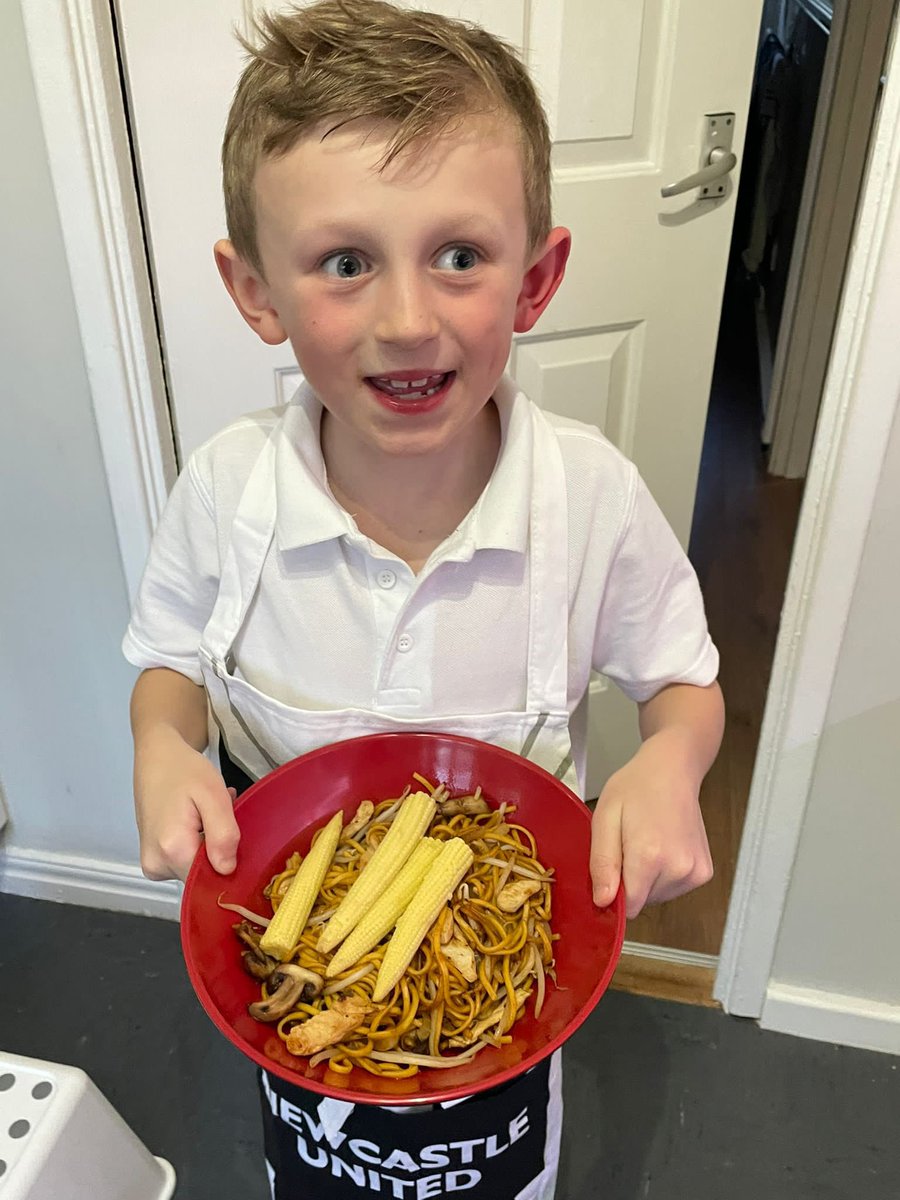 DowlingMichelle's tweet photo. Jacob used his veg bag of onions, baby corn, mushrooms and bean sprouts to make a scrumptious chicken chow mein 🍜 @NYPSY3Elephants @Newyorkprimary https://t.co/zwOdnuJjlR