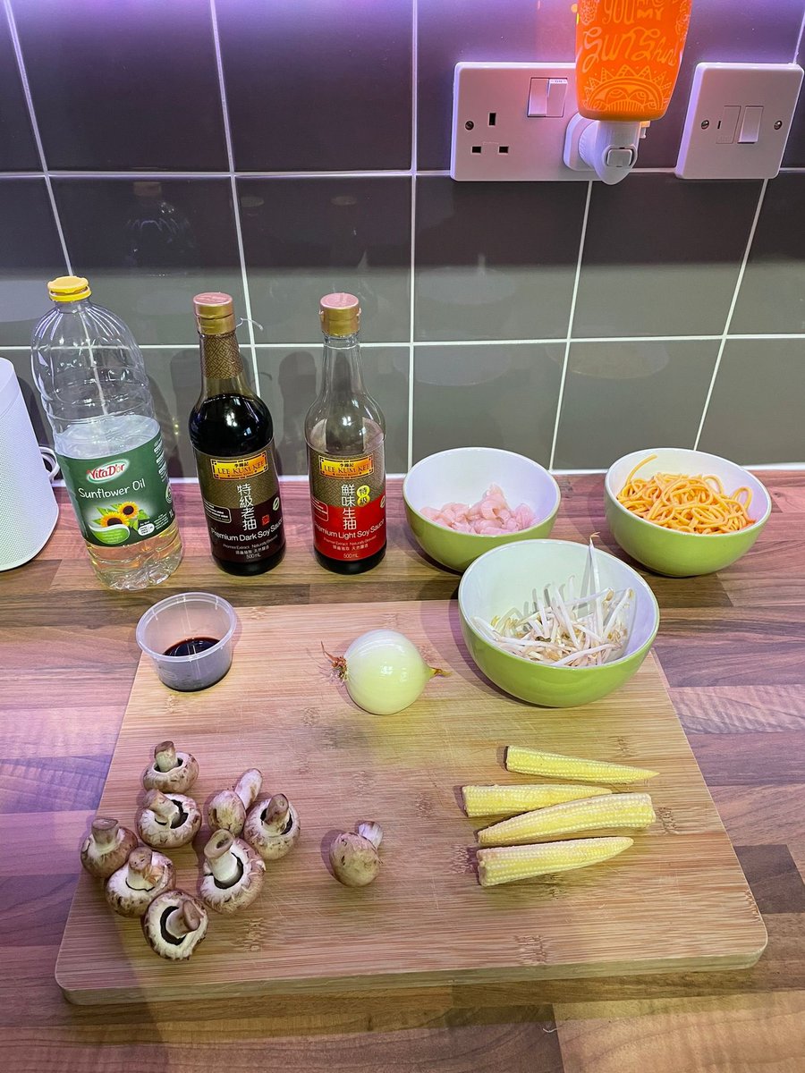 DowlingMichelle's tweet photo. Jacob used his veg bag of onions, baby corn, mushrooms and bean sprouts to make a scrumptious chicken chow mein 🍜 @NYPSY3Elephants @Newyorkprimary https://t.co/zwOdnuJjlR