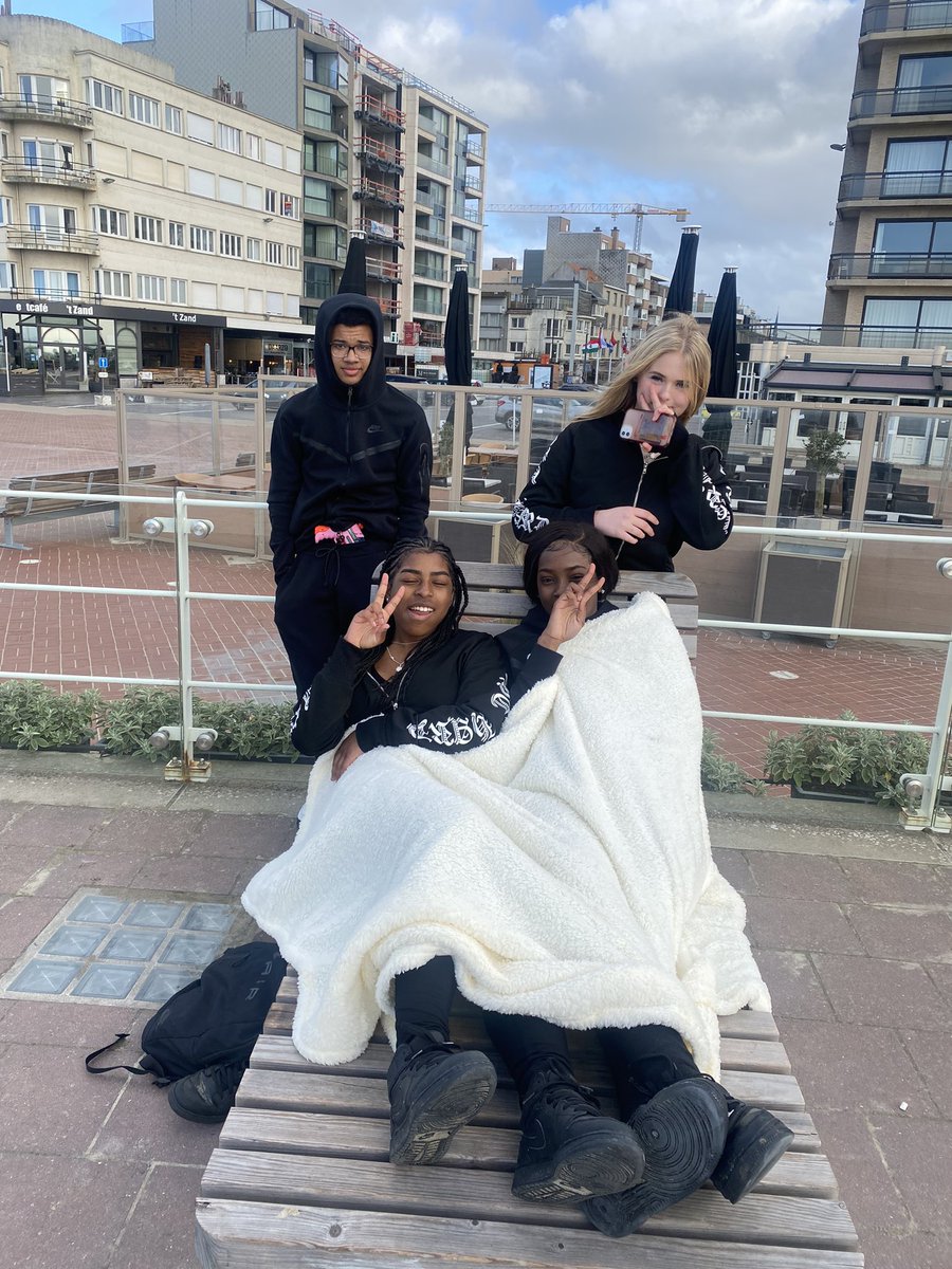STACShistory's tweet photo. Wrapped up nice and warm for the beach!  🏖️ 🧣 🧥 🧤 🇧🇪 https://t.co/Qf1DbPRrkb
