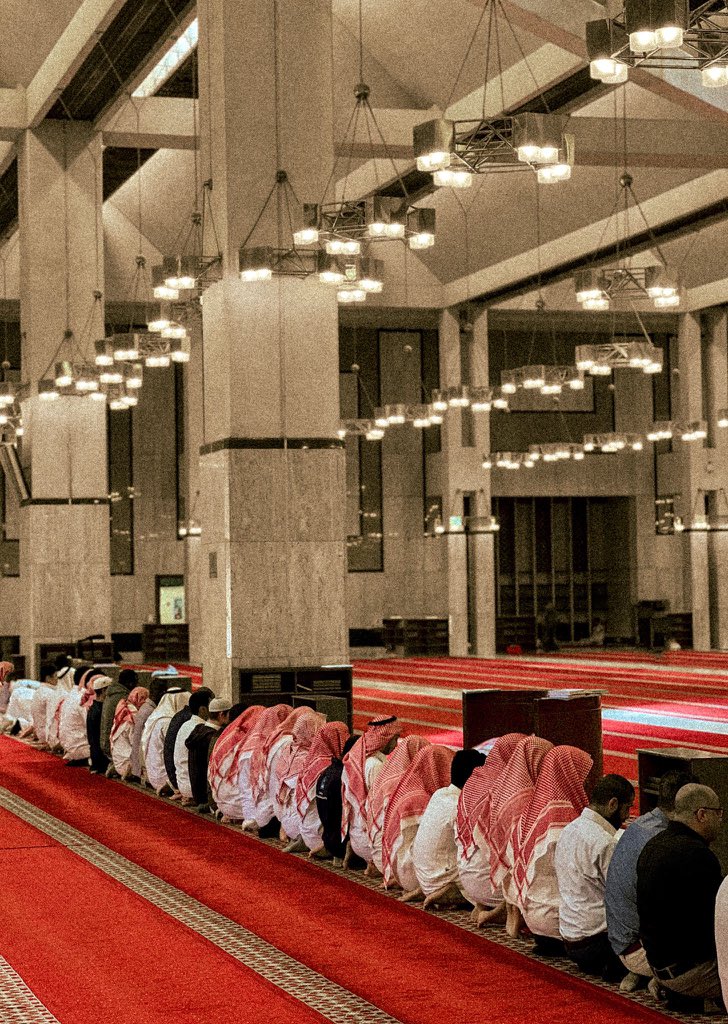 "صلّى عليك الله ما لفظَ الورىٰ 
 حرفًا من الأذكارِ والقُرآن"ﷺ