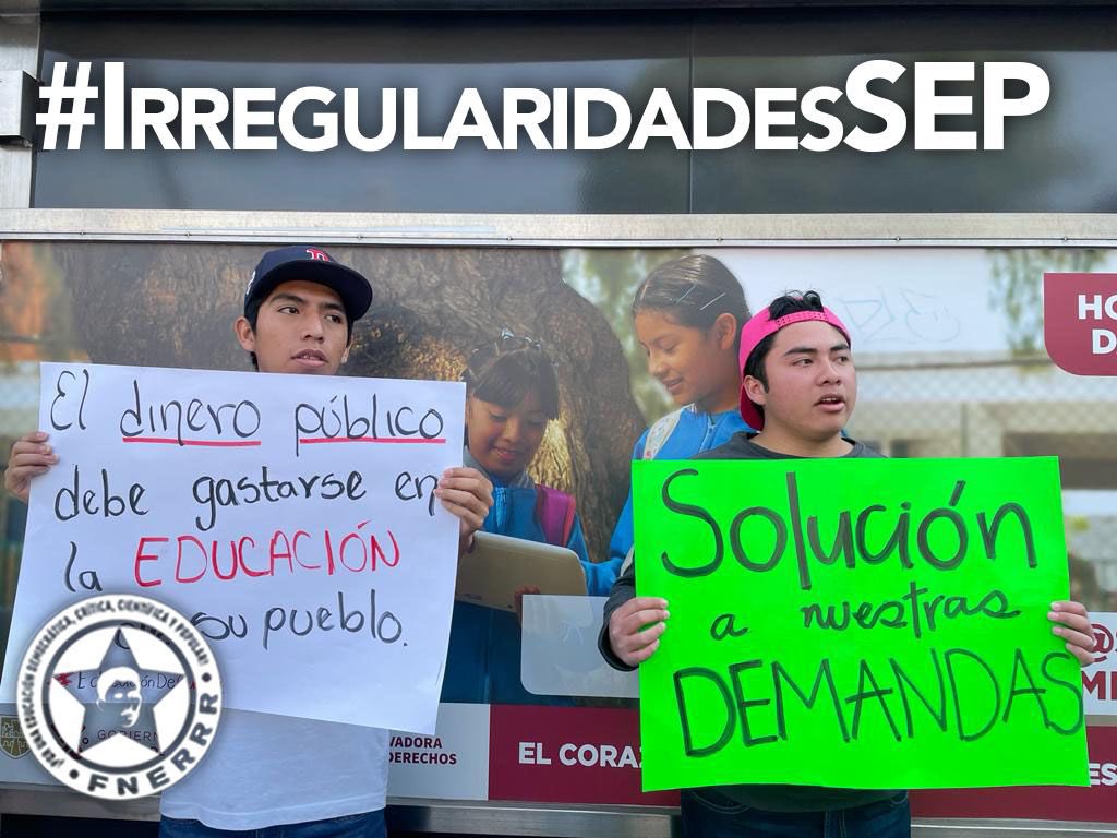 FNERRR_NACIONAL's tweet photo. 📣🔴 Hoy denunciamos que de nueva cuenta hay irregularidades en los programas federales destinados a educación.

¡Los fenerianos sostenemos que el dinero debe gastarse en la educación de su pueblo! ¡Basta de #IrregularidadesSEP!

💵📚🚫😡

@SEP_mx 
@lopezobrador_ https://t.co/x4w4tchHZZ