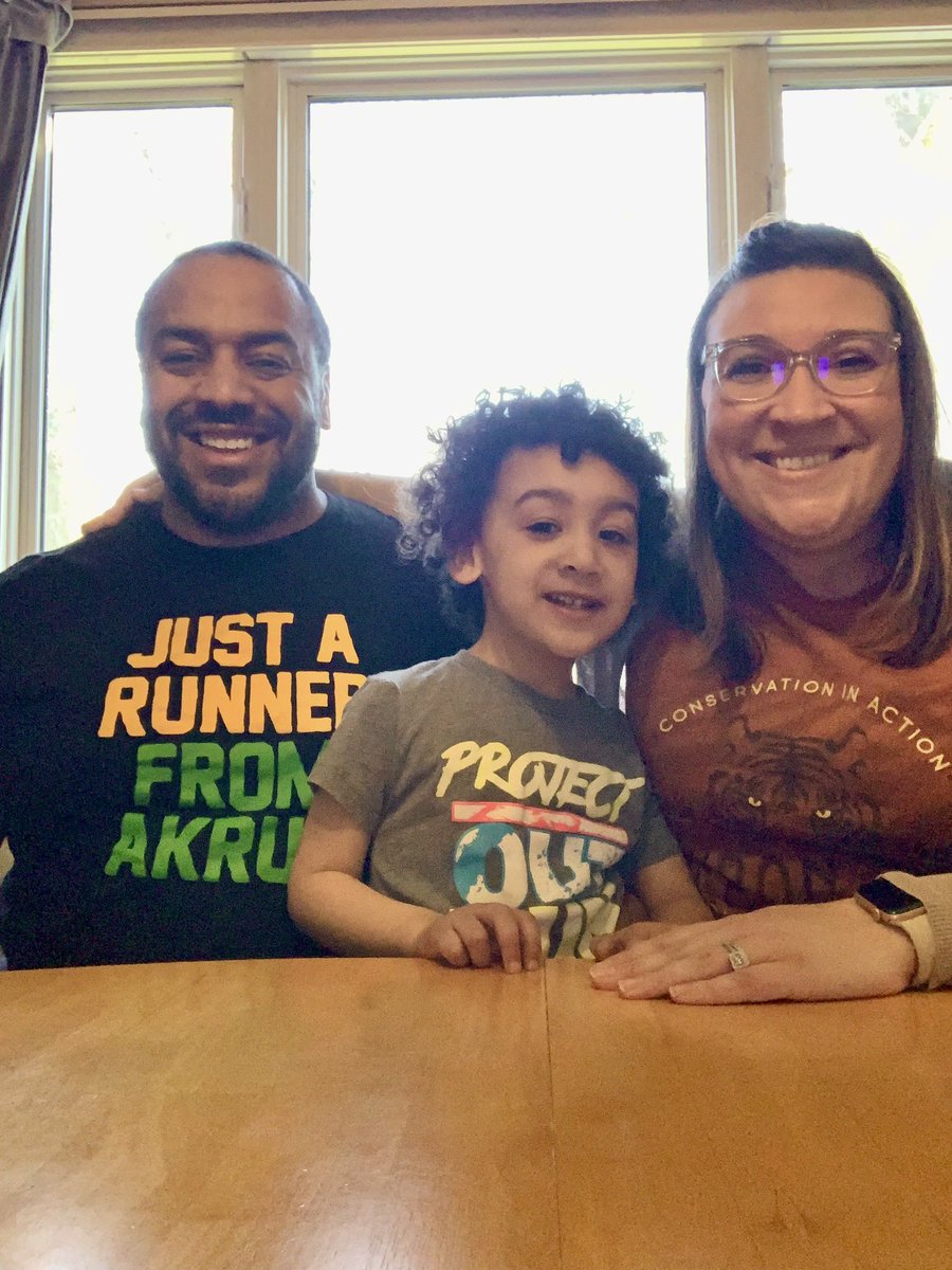 AllysonLBoyd's tweet photo. Happy #330ShirtDay from our family to yours! @DeronB4 #330pride 2020-2023
@AkronSummitCVB @AkronMarathon @ProjectOutrun @AkronZoo @LJFamFoundation @AkronRubberDuck @RubberCity https://t.co/Eh3m0pkfJp