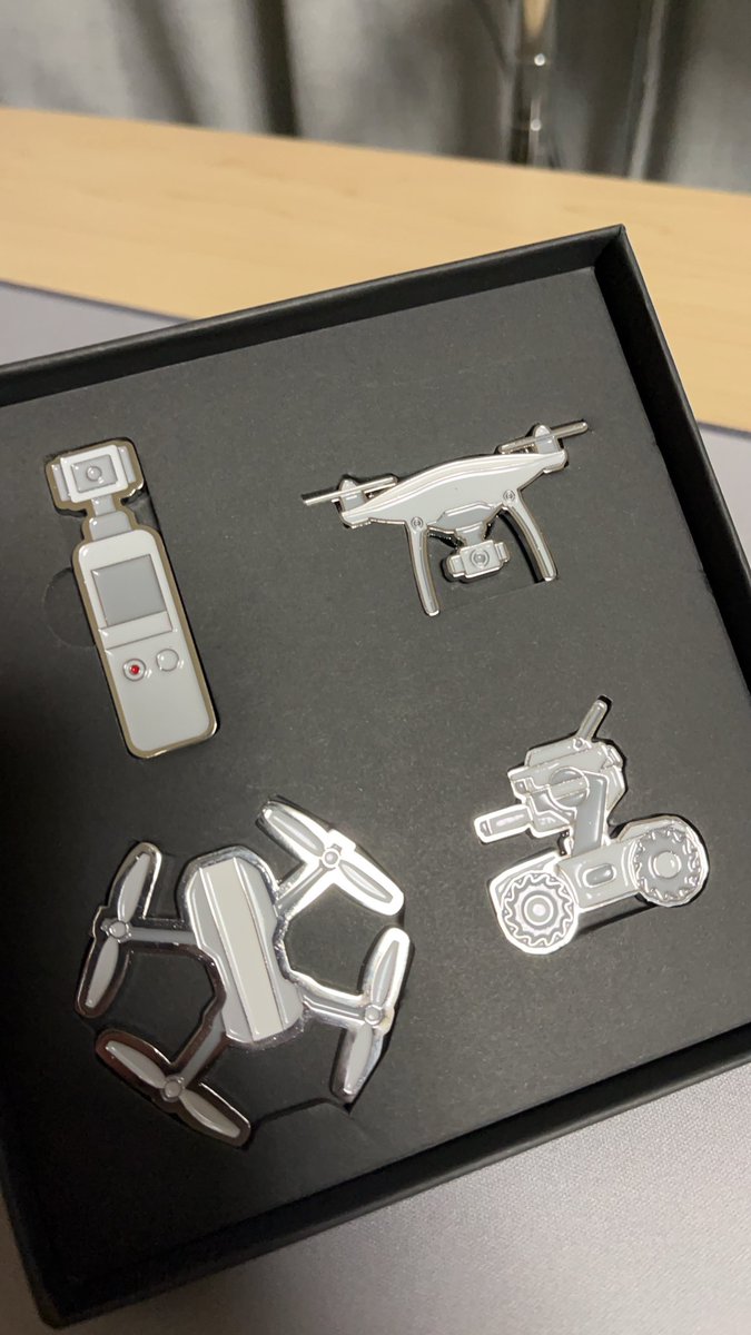 teracosensei's tweet photo. 新しいドローンはDJI MAVIC3 Classic
オマケで付いてきたピンバッチ可愛すぎて付いて使えないな(笑) https://t.co/O49fIUvYOi