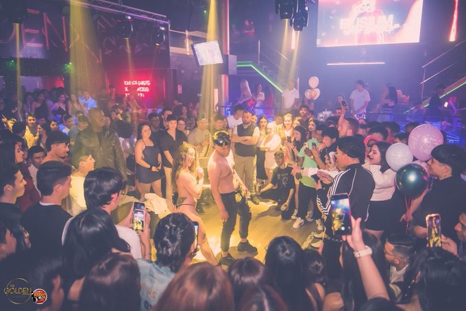 Espect&aacute;culo en directo, discoteca The Golden (Murcia) https://t.co/3kxTHnzhcV<a href="/tag/nomeabandones"class="tags"><span>#nomeabandones</span></a>