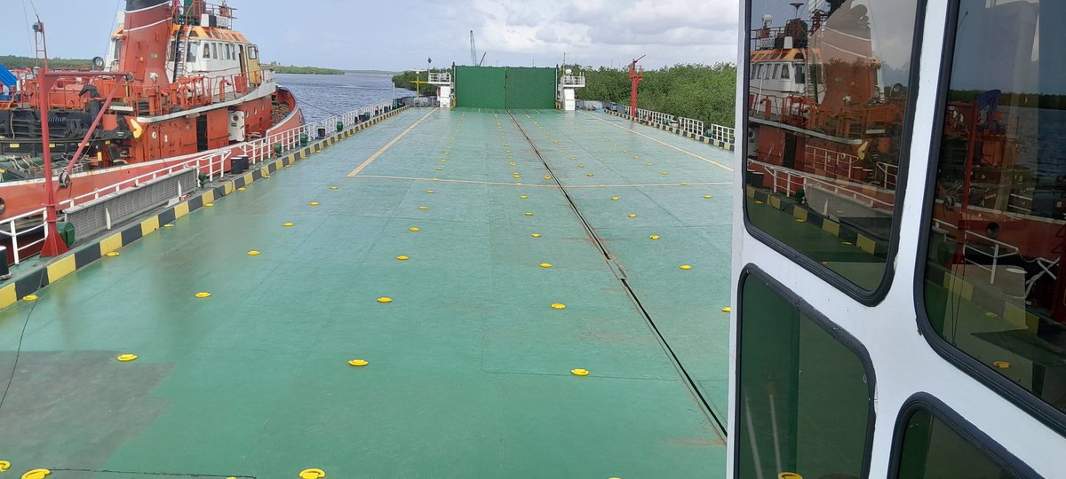 iamkess007's tweet photo. Please contact me if you need this vessel, this vessel can carry up to 300 to 400 containers to any African countries or around Nigeria. 
Location  lagos Nigeria, please call for inspection 08105560205. #ChelseaFC #davido https://t.co/oBObg4aUEg