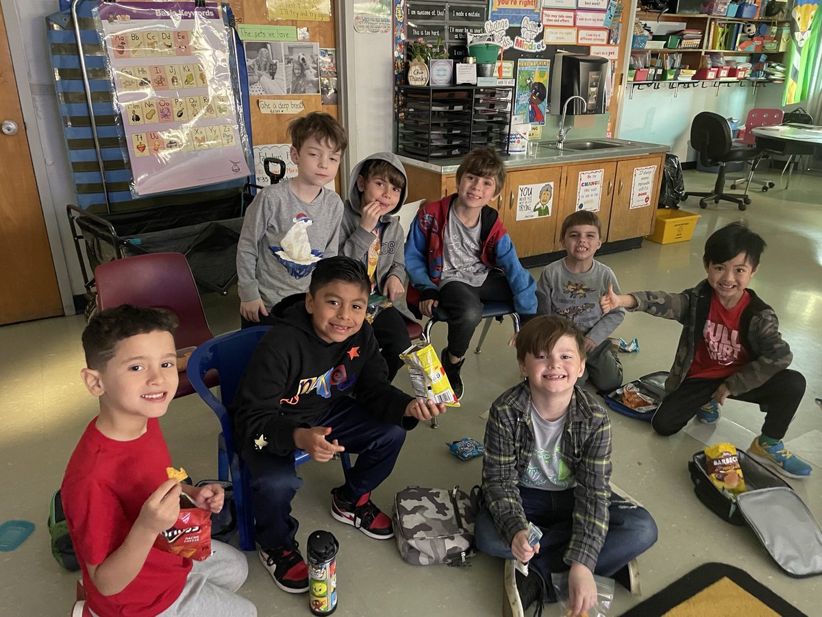 konsrockstars's tweet photo. We love working hard & playing hard in 1st grade! @JJESOwls #findthekind https://t.co/wUStR2YVGR