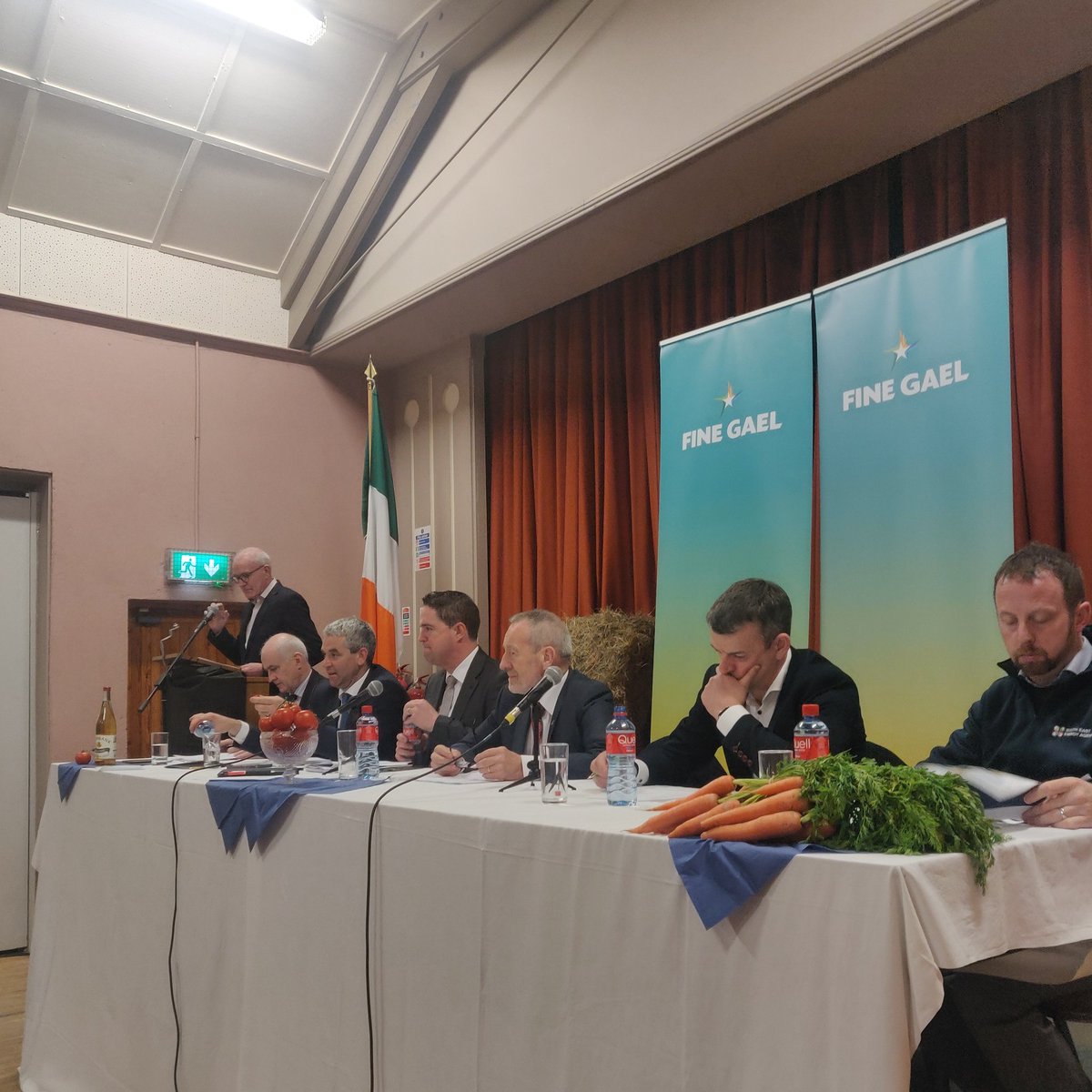 martinheydonfg's tweet photo. In Callan, Co Kilkenny tonight for a @FineGael Agri Rural Forum organised by Cllr @JoeLyonsFG and @JPPhelan TD.

Great to be joined by a strong panel of speakers. Looking forward to thrashing out some of the issues and challenges facing the sector but also the opportunities https://t.co/K46yKt7oY0