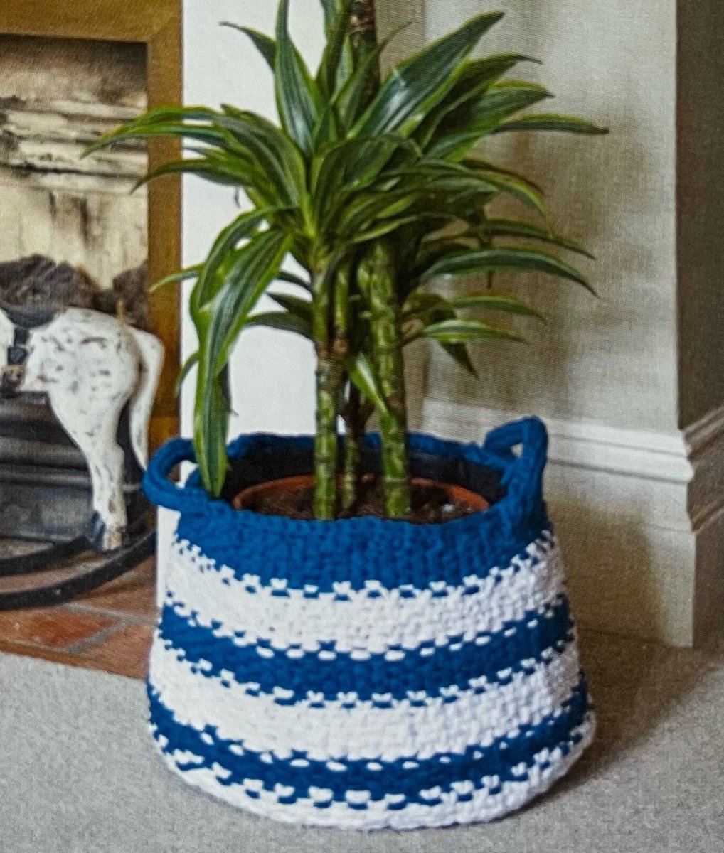 DDCrochetDesign's tweet photo. Knitted Large Plant Pot Cover Pattern Basket #sewing #knit #knittingpattern #plantpotcover #MHHSBD #potcover #plantlover #knitting #indoorplant #knits https://t.co/Di9D1kOpbf https://t.co/4APE8z7qsM