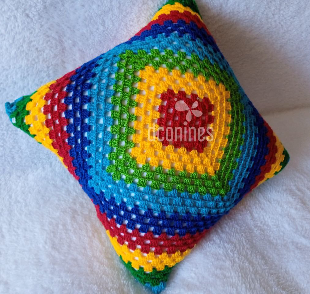 Sir3naTatuada's tweet photo. 😍😍😍😍 las amo, me encantan todas las fundas 

@dconines 

#tejidoamano #crochet #hechoamano https://t.co/mXRtdDzMmx