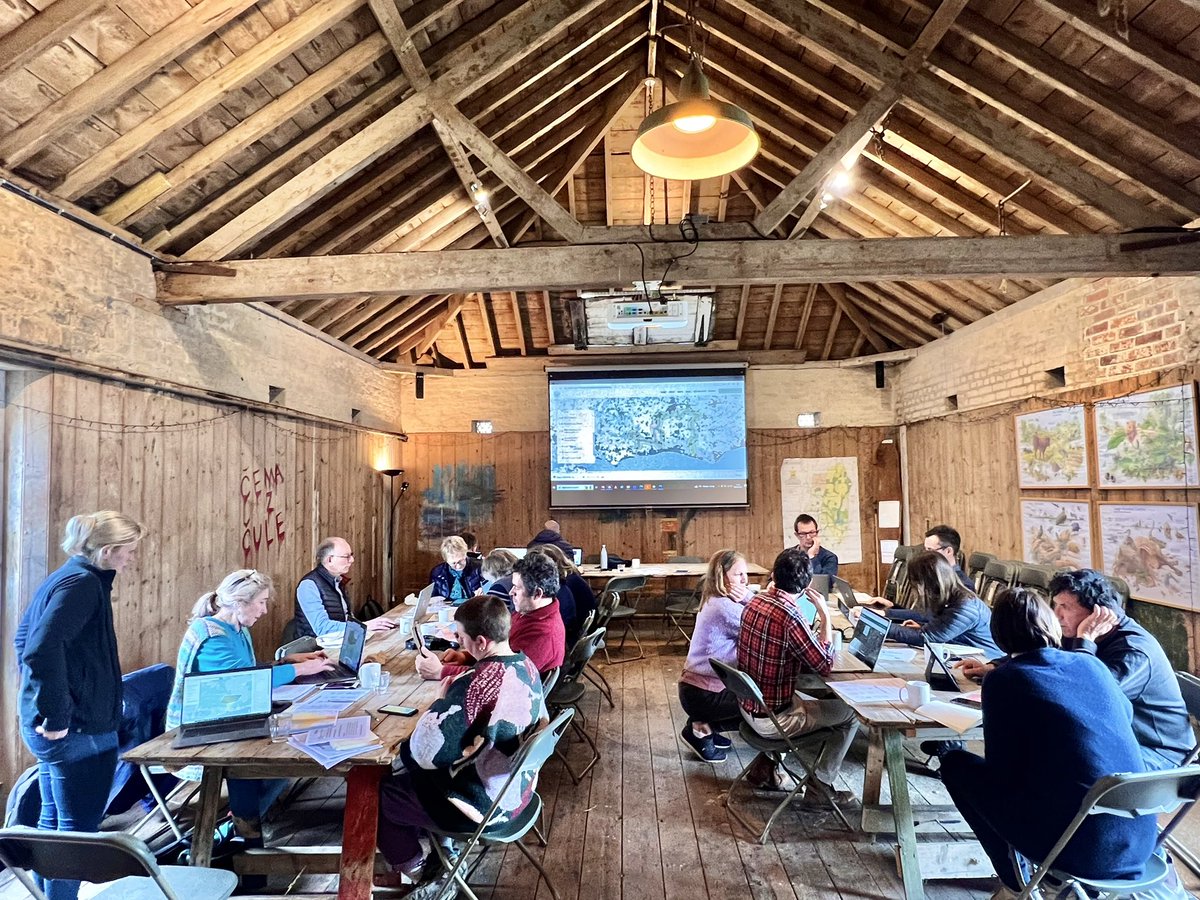 WealdtoWaves's tweet photo. “Astonishing, therapeutic &amp; a little daunting!” What a great first community #Mapathon!
From allotments &amp; orchards, to cycle tracks &amp; community centres, ghost ponds &amp; lost hedgerows, there is so much opportunity for nature recovery. We just need to join the dots… 

#hope #action https://t.co/pzCGxSxZNK